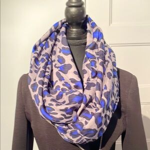 4/25$ Blue and Gray Abstract Infinity Scarf.